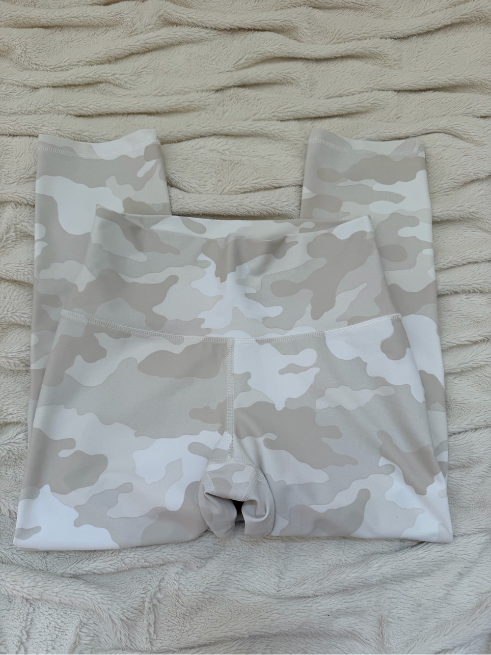 Old Navy Active high-rise leggings white tan camo Sz S
